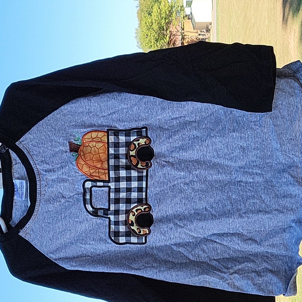 🌈 4 for $25 Girls 5/6 Halloween shirt